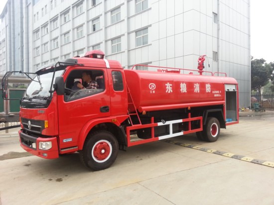 東風(fēng)消防灑水車